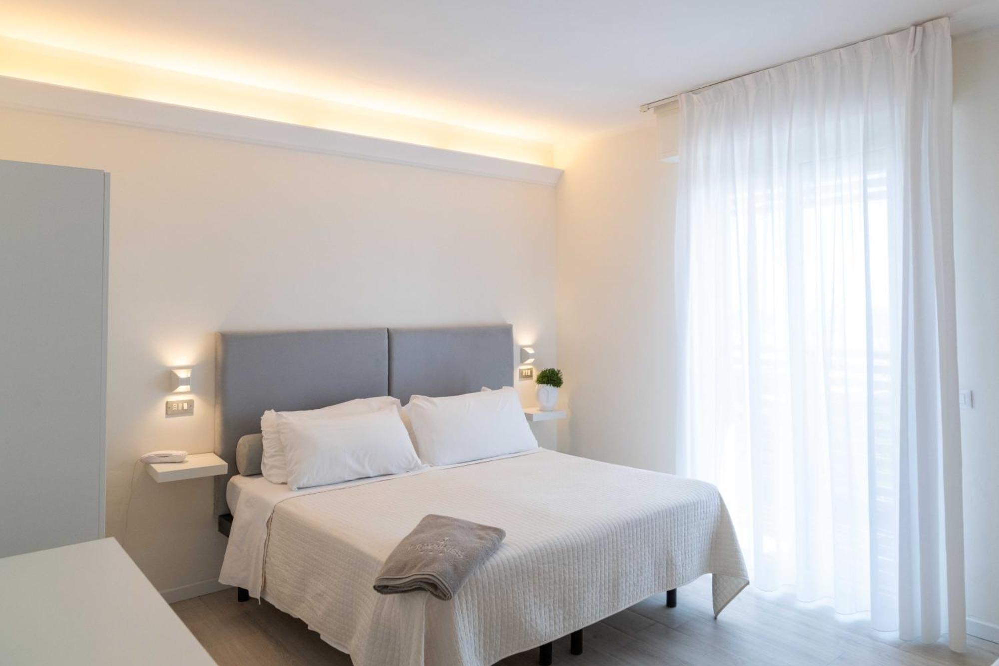 Kiss Beachfront & Restaurant Hotel 3*